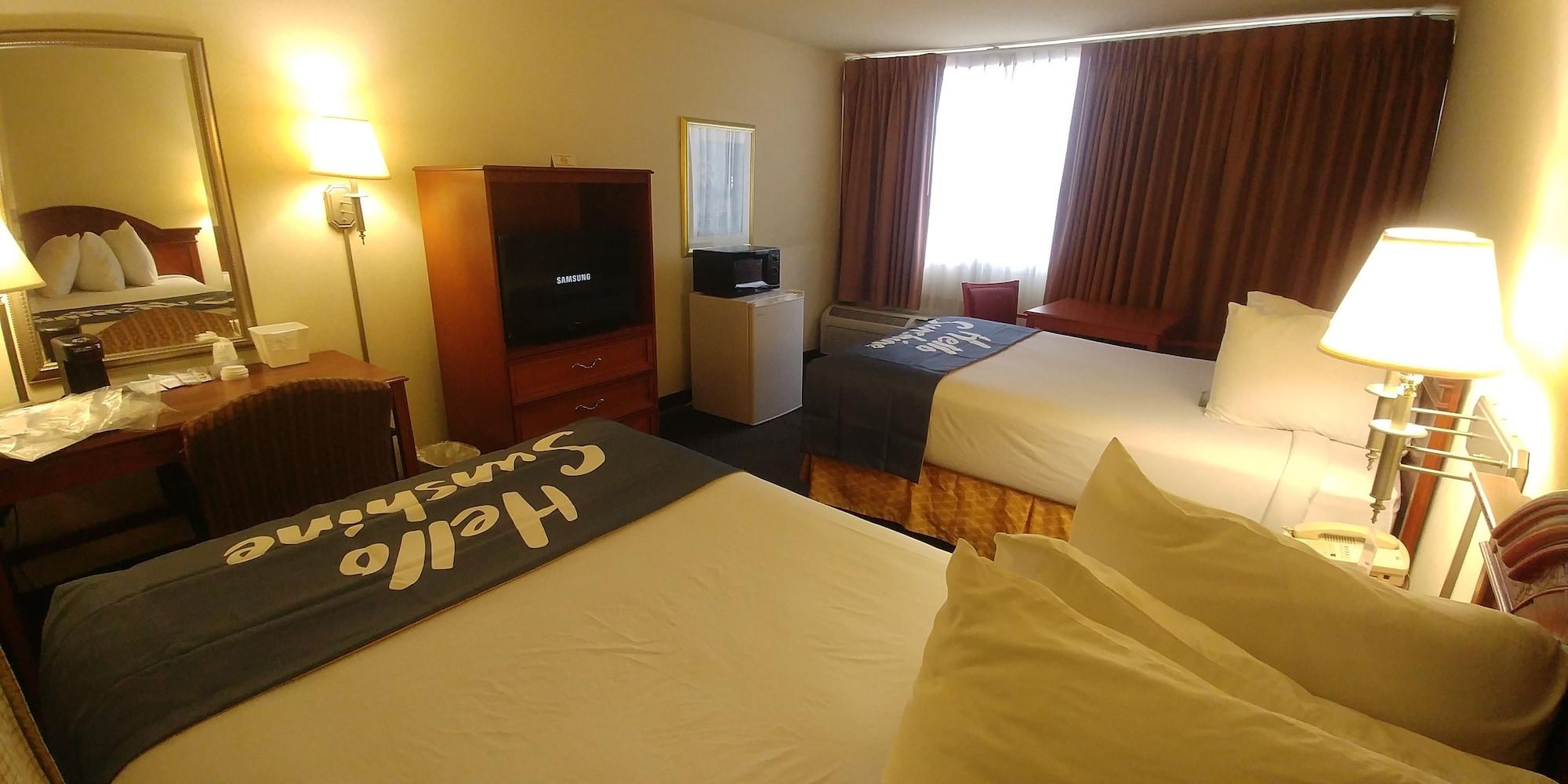 Days Inn By Wyndham Sidney Oh Bagian luar foto