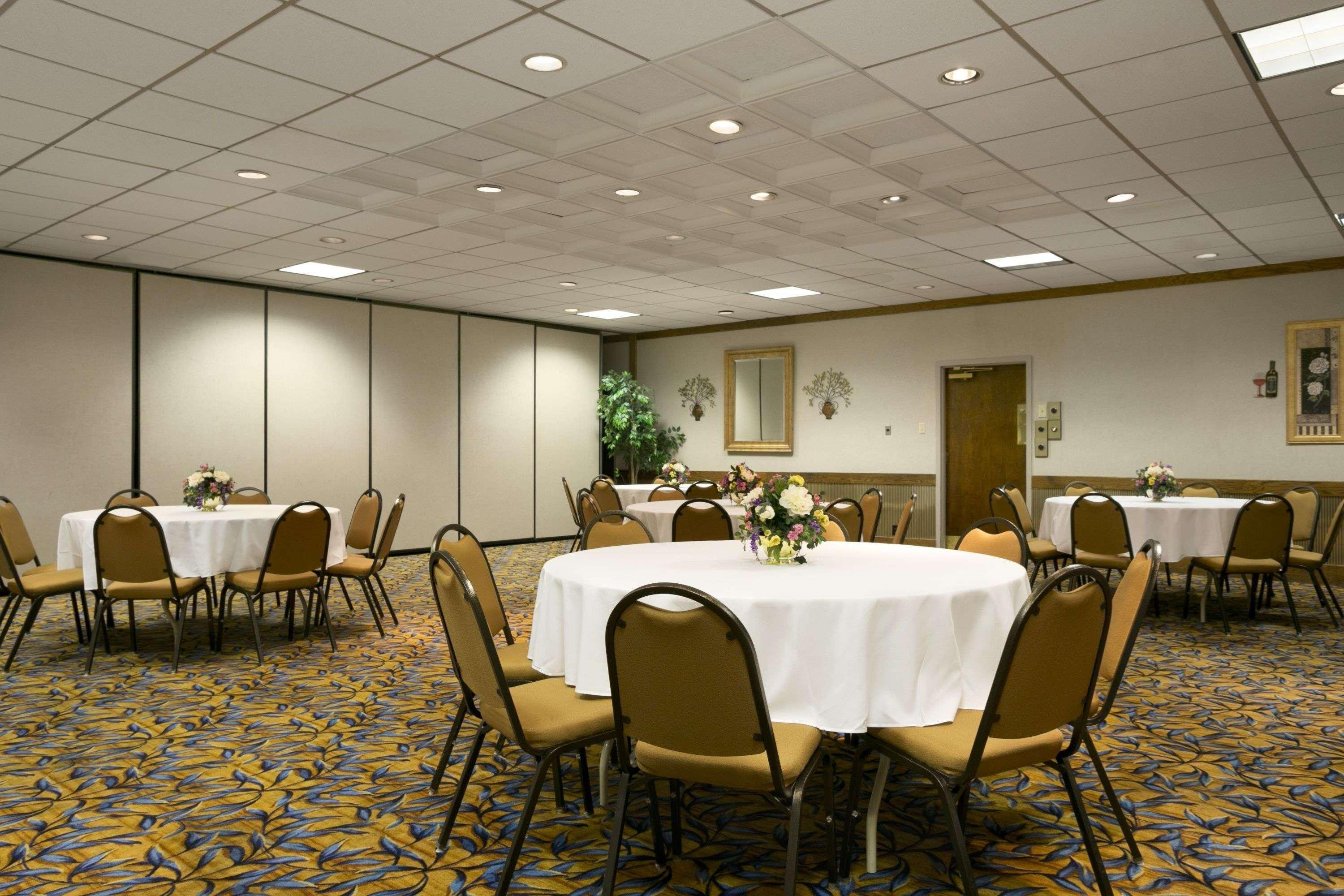 Days Inn By Wyndham Sidney Oh Bagian luar foto