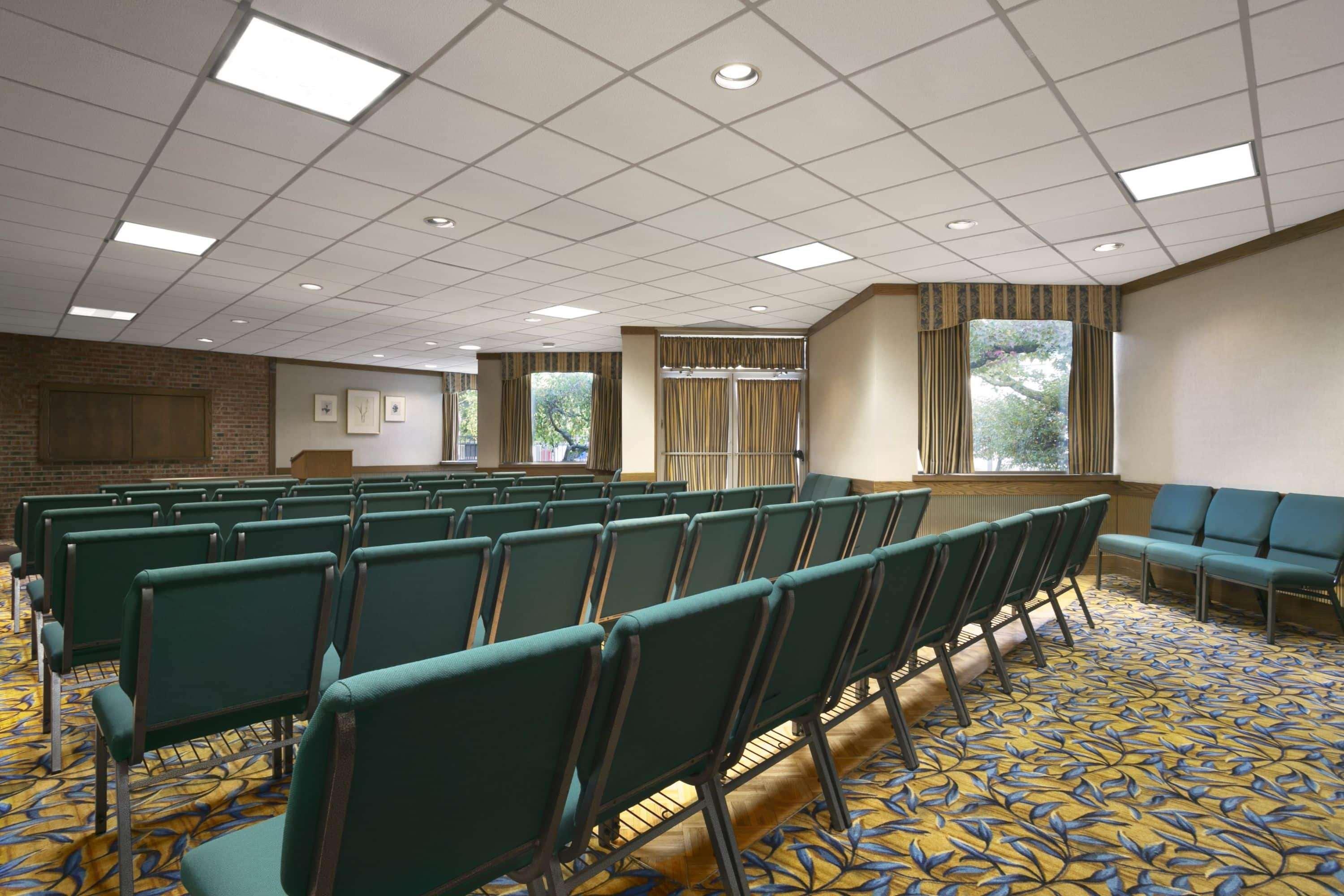 Days Inn By Wyndham Sidney Oh Bagian luar foto