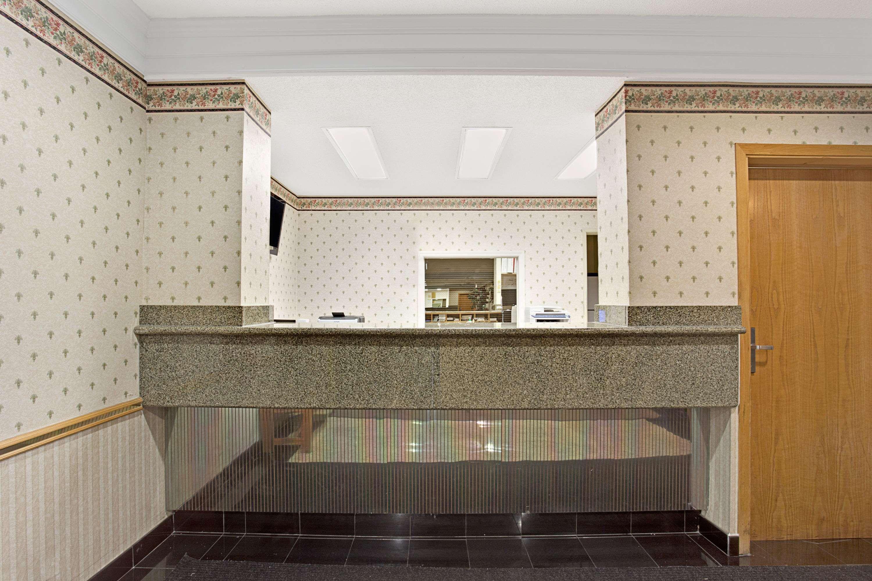 Days Inn By Wyndham Sidney Oh Bagian luar foto