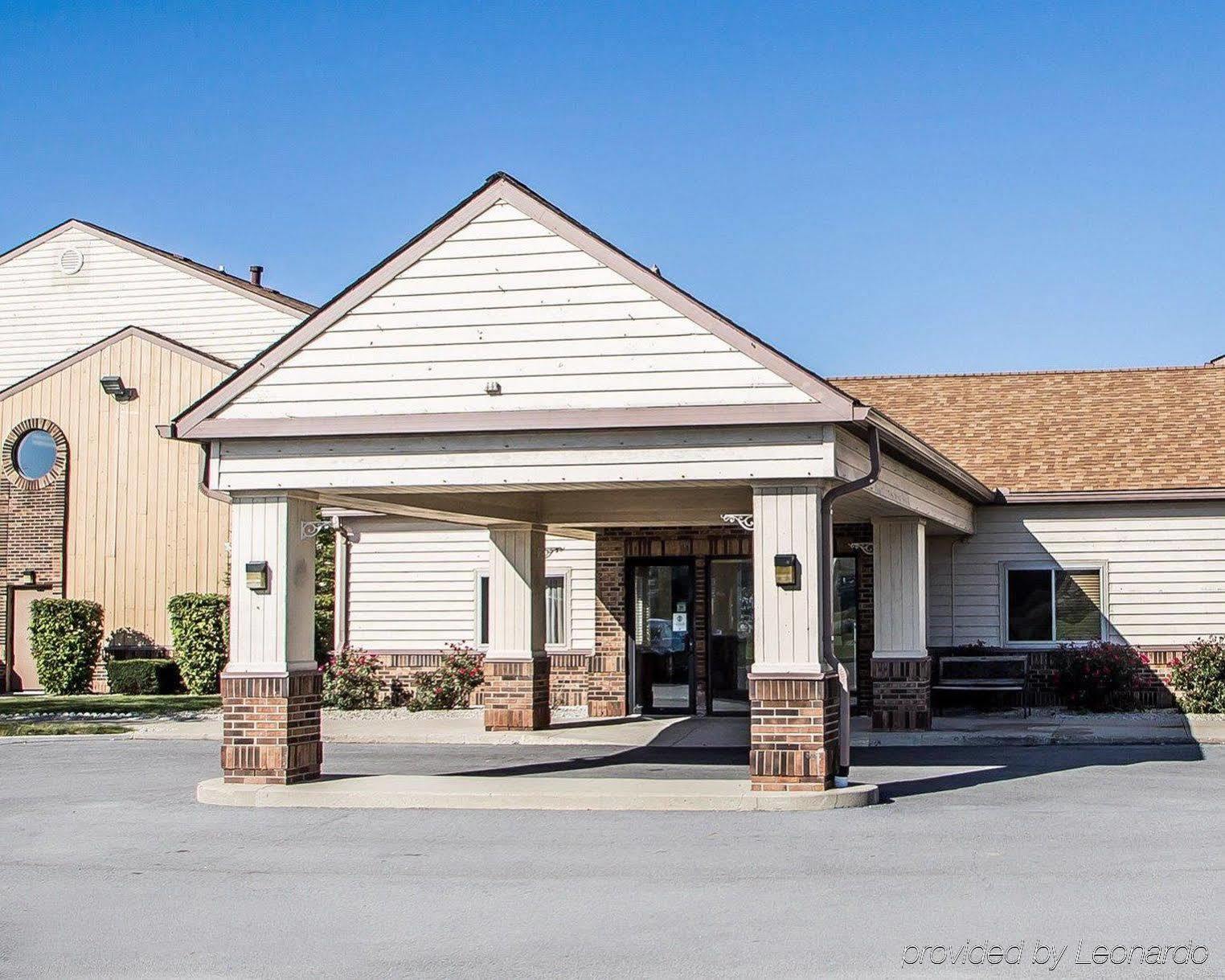 Days Inn By Wyndham Sidney Oh Bagian luar foto