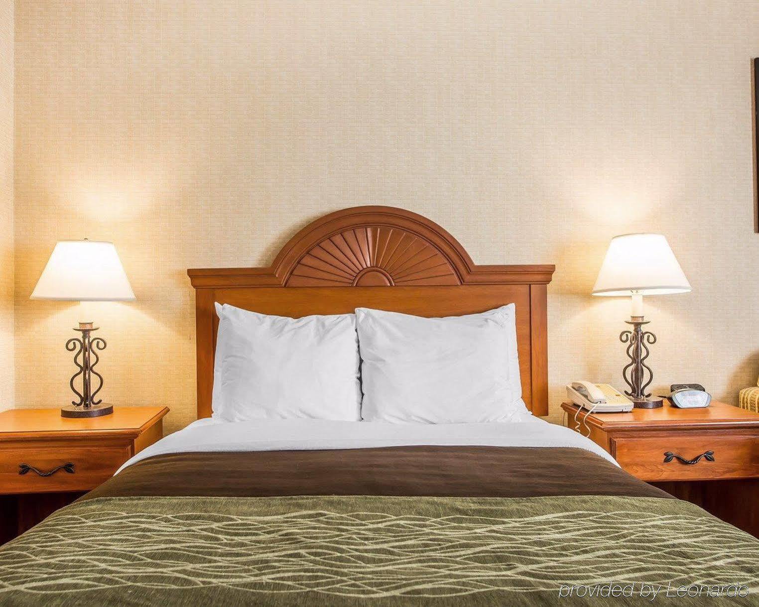 Days Inn By Wyndham Sidney Oh Bagian luar foto