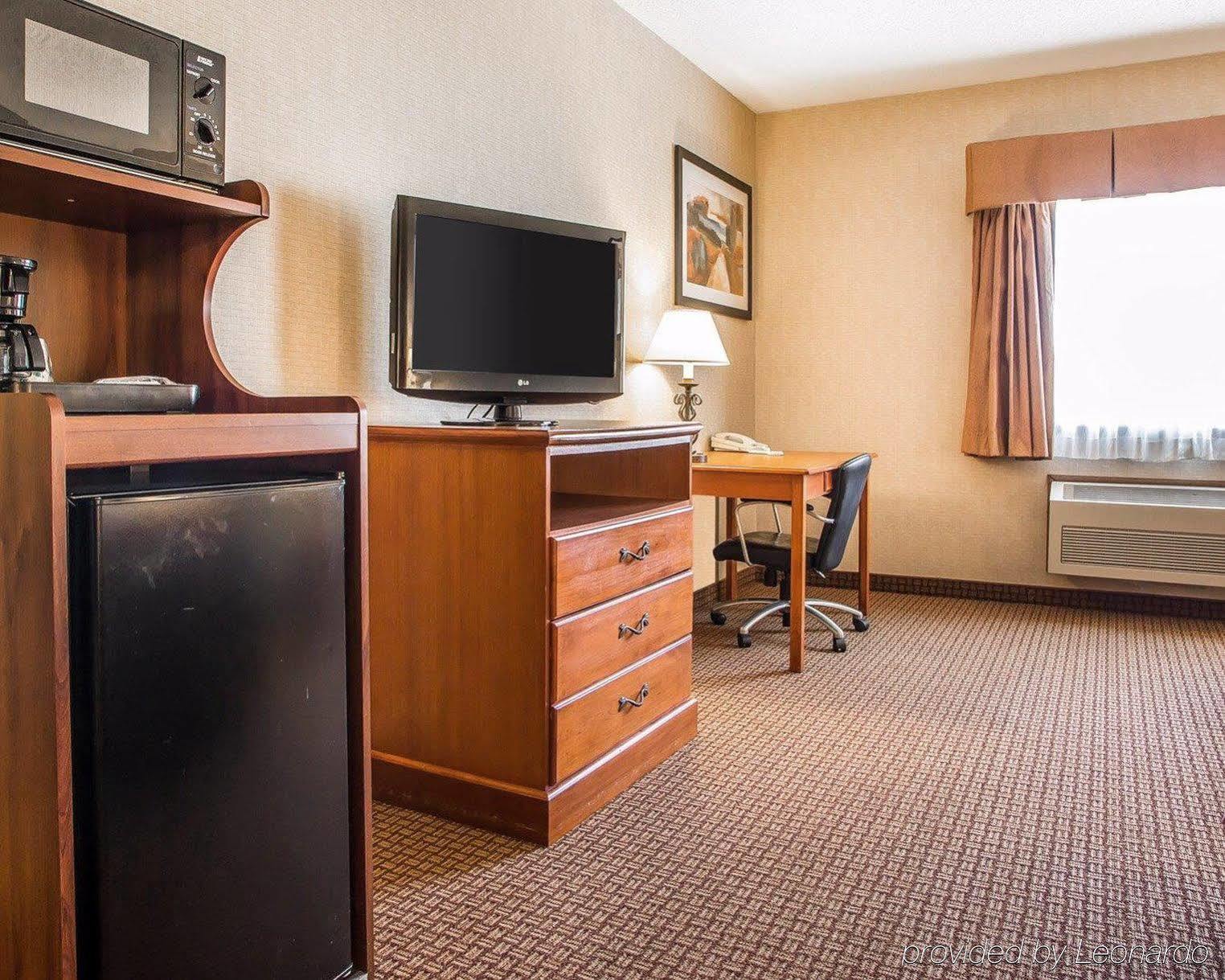 Days Inn By Wyndham Sidney Oh Bagian luar foto