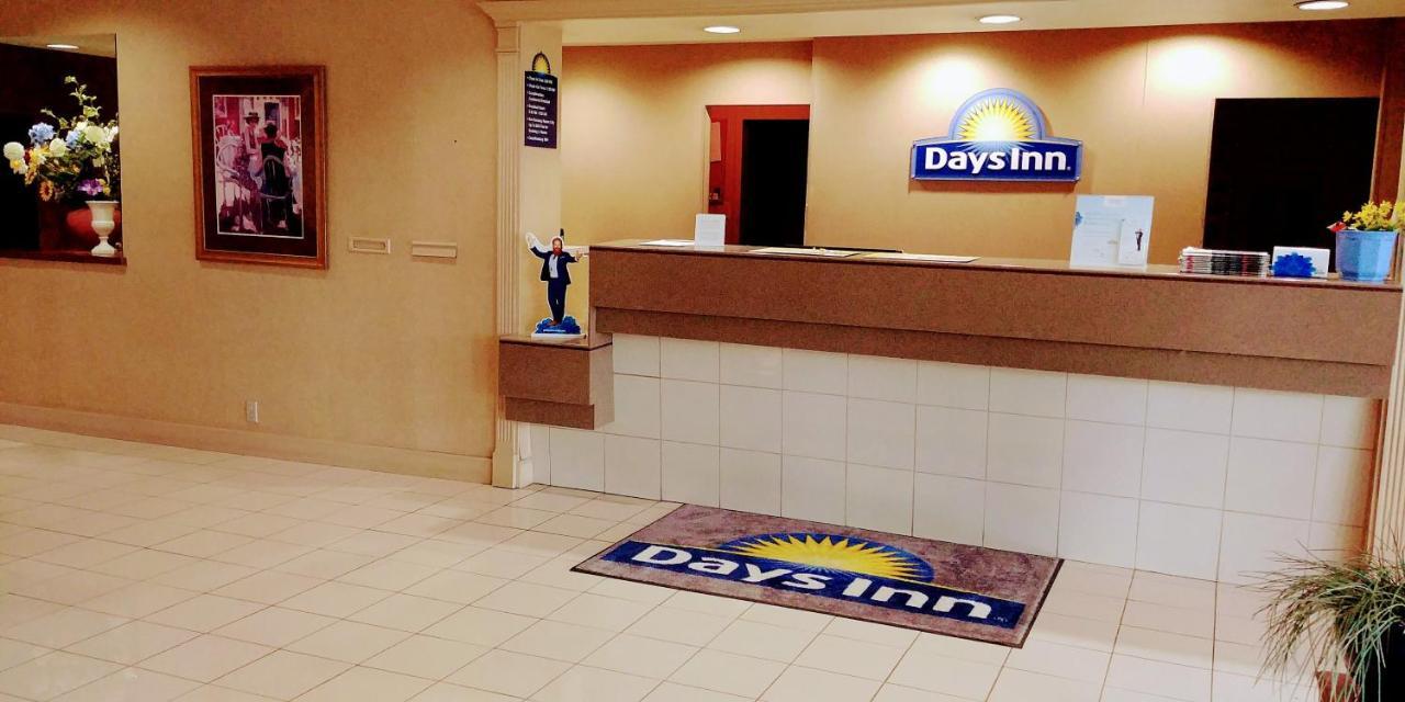 Days Inn By Wyndham Sidney Oh Bagian luar foto