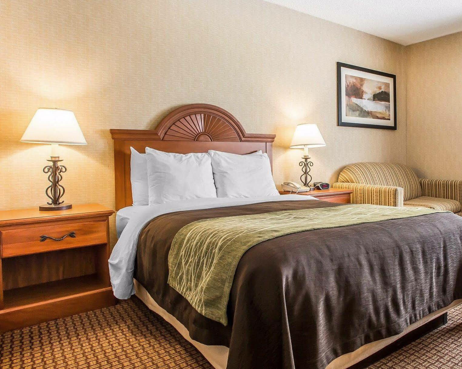 Days Inn By Wyndham Sidney Oh Bagian luar foto