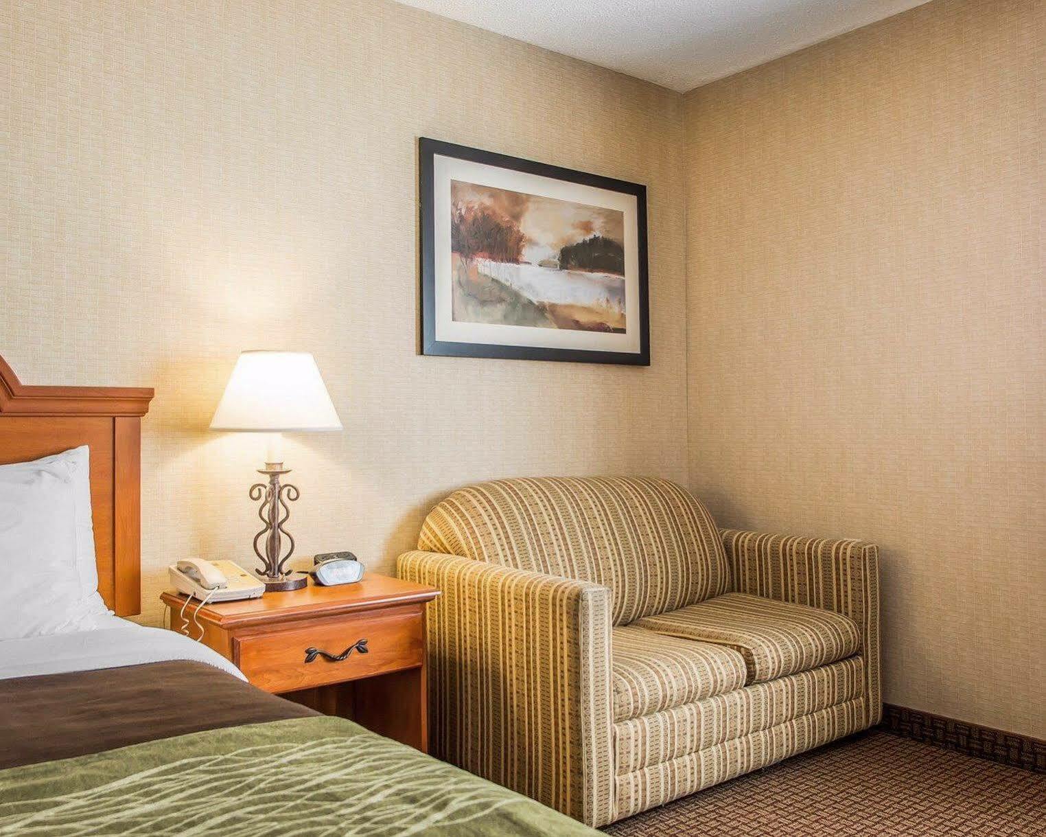 Days Inn By Wyndham Sidney Oh Bagian luar foto