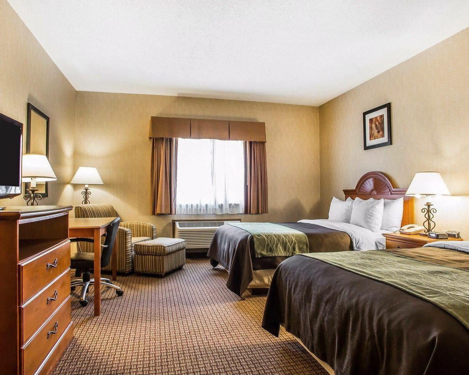 Days Inn By Wyndham Sidney Oh Bagian luar foto