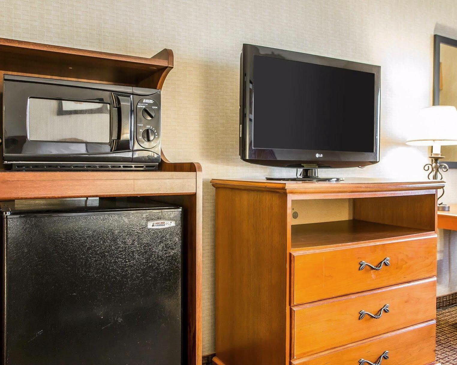Days Inn By Wyndham Sidney Oh Bagian luar foto