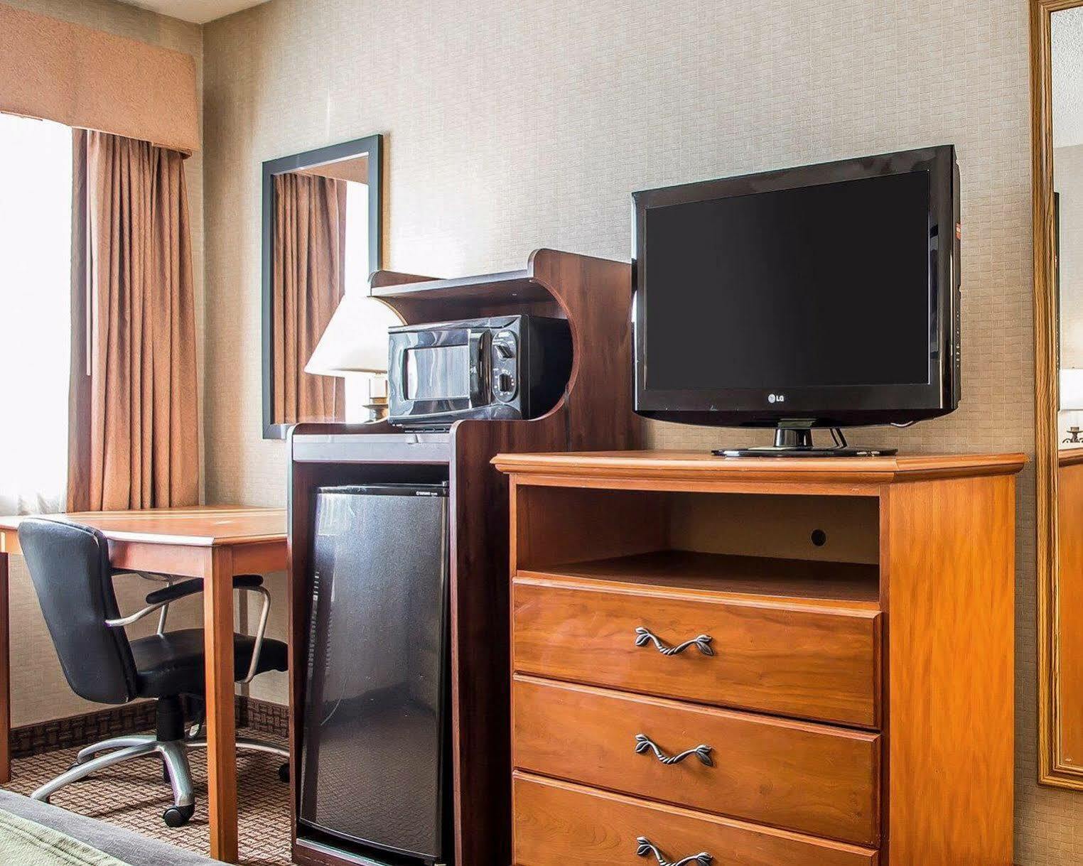 Days Inn By Wyndham Sidney Oh Bagian luar foto