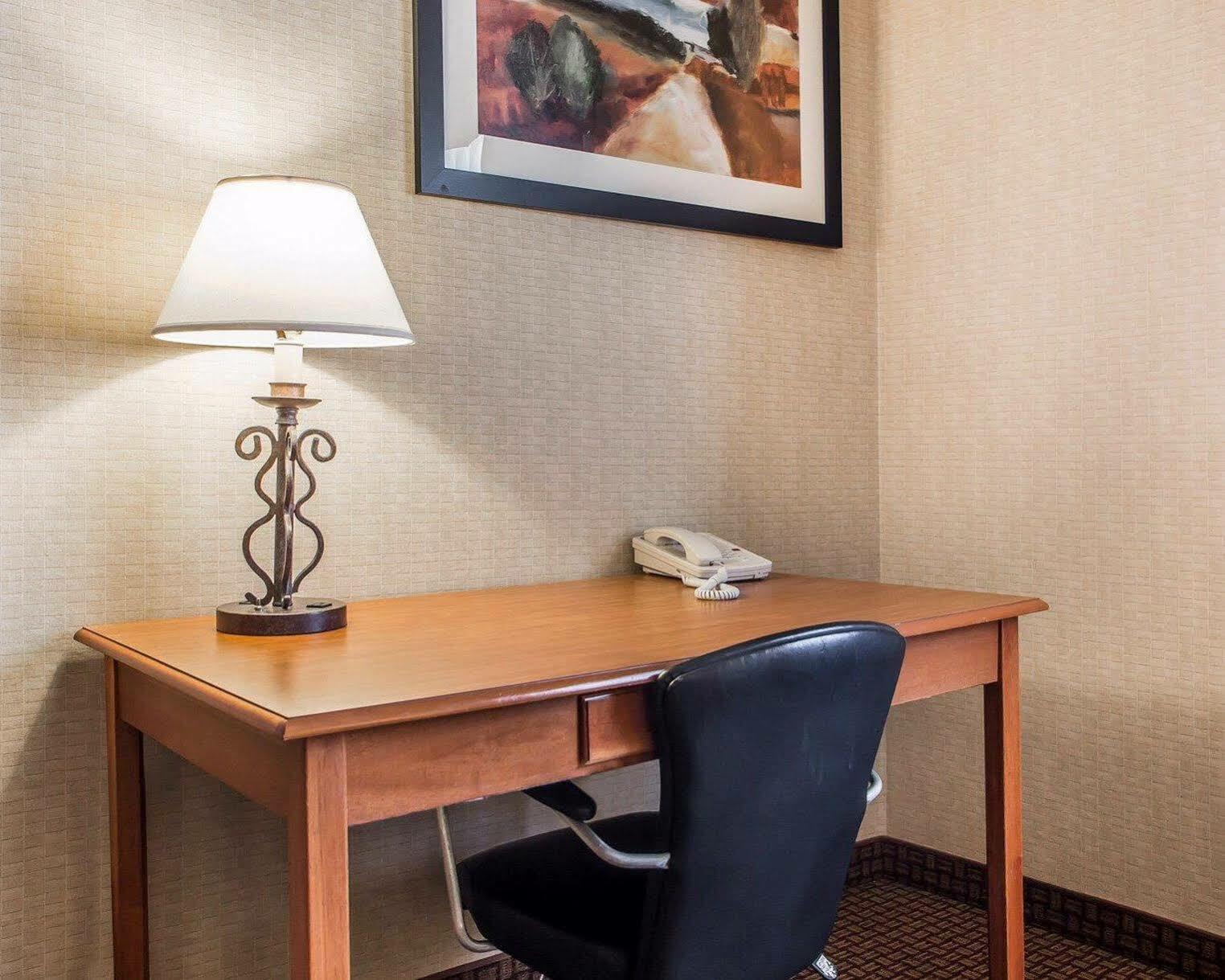 Days Inn By Wyndham Sidney Oh Bagian luar foto