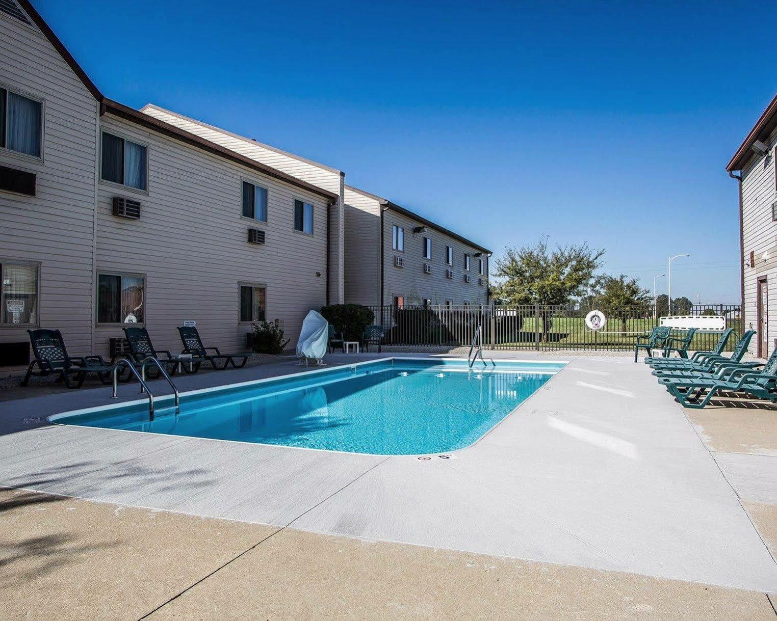 Days Inn By Wyndham Sidney Oh Bagian luar foto