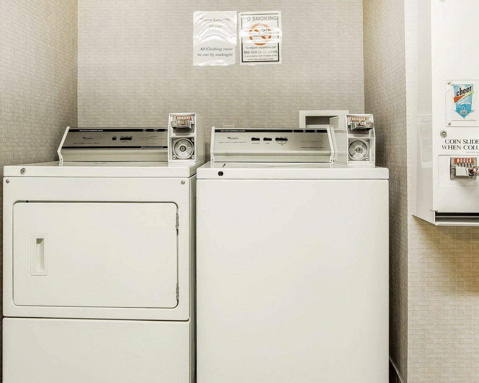 Days Inn By Wyndham Sidney Oh Bagian luar foto